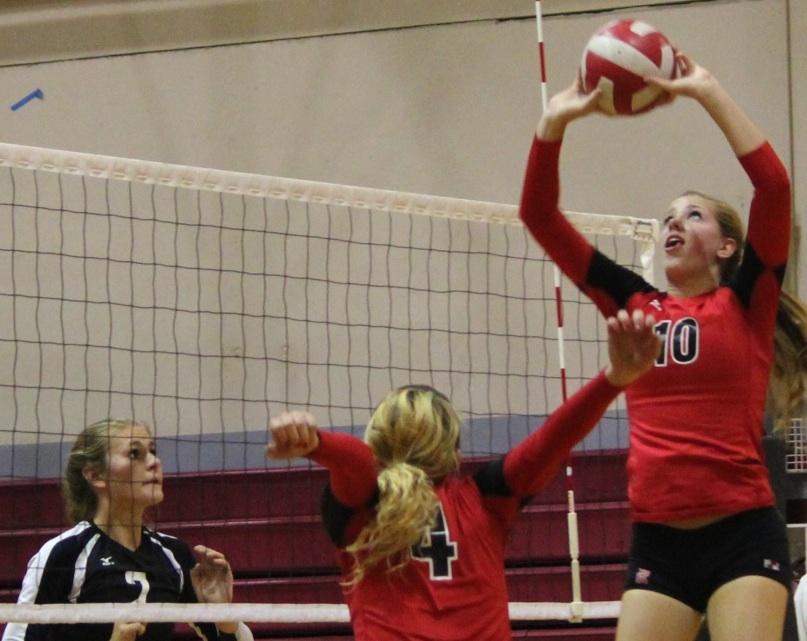 Girls volleyball cruises to victory against Drake