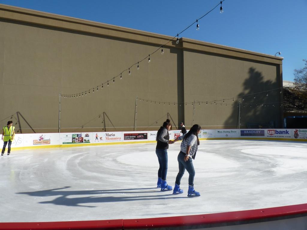 Ice skating rink opens at Northgate Mall – Redwood Bark