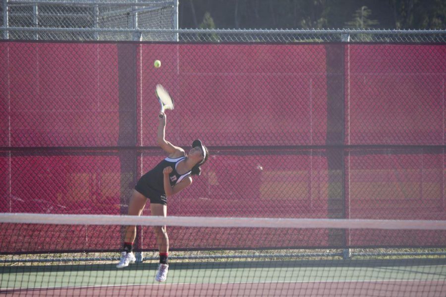 Girls tennis loses to Tam in tight matchup