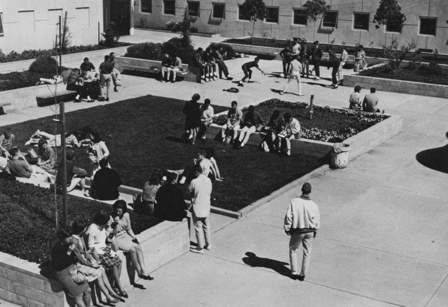 SENIORS EAT LUNCH in the center quad back in 1963