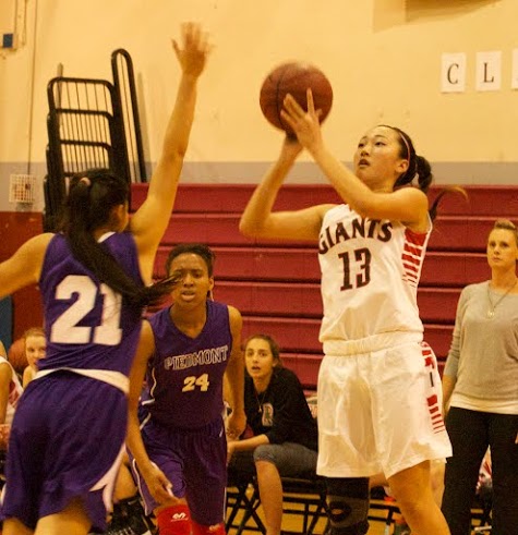 Girls varsity basketball falls short in home opener 