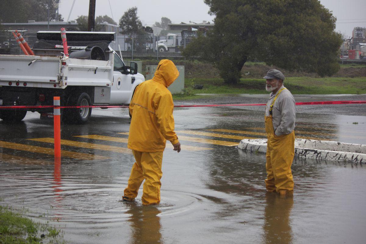 Heavy Rains Cause Flooding In Back Parking Lot – Redwood Bark