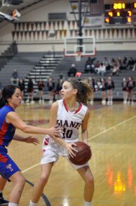 Junior Carli Jacks looks to pass the ball during the game against Tam earlier on in the MCAL season, in which the Giants lost 41-33. 