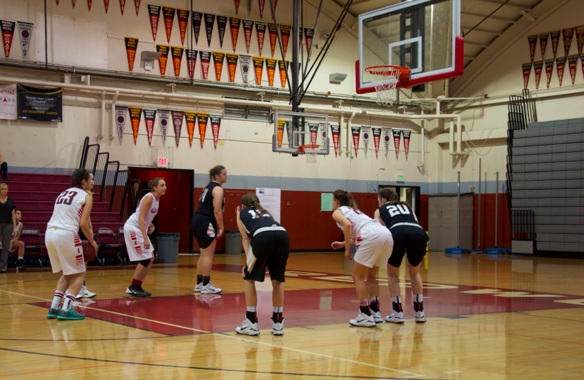 Girls varsity basketball falls to Windsor High School 