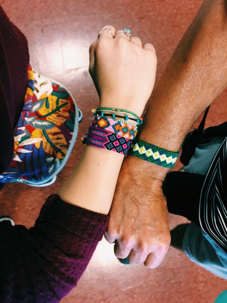 Hecho por artistas en Nicaragua y Guatemala, las pulseras fueron agotadas en solo unos dias.