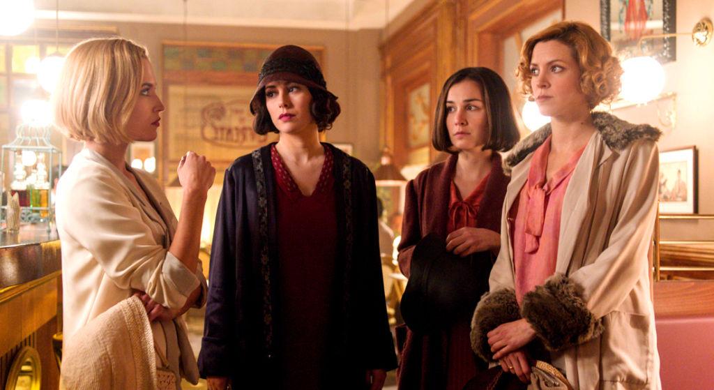 A call you want to answer: Las Chicas del Cable