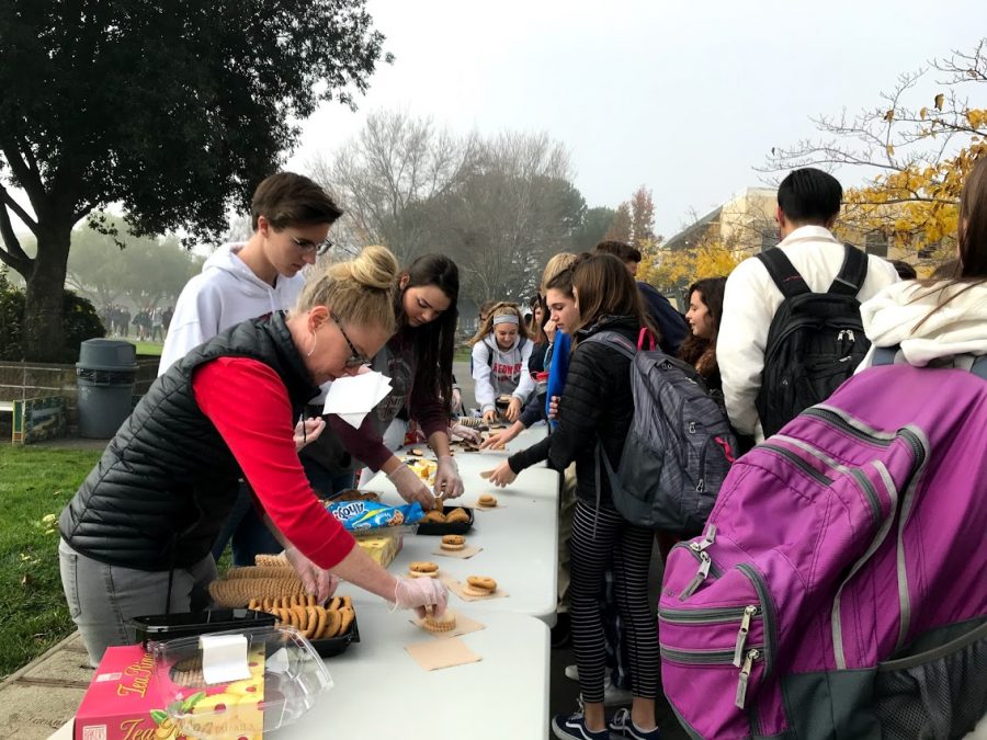 Students gather around and grab free cookies to help relieve stress before finals