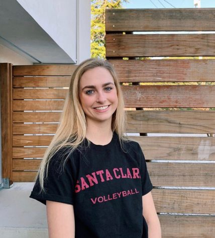 Lucy Walsh receives a setting position on Santa Clara University’s volleyball team