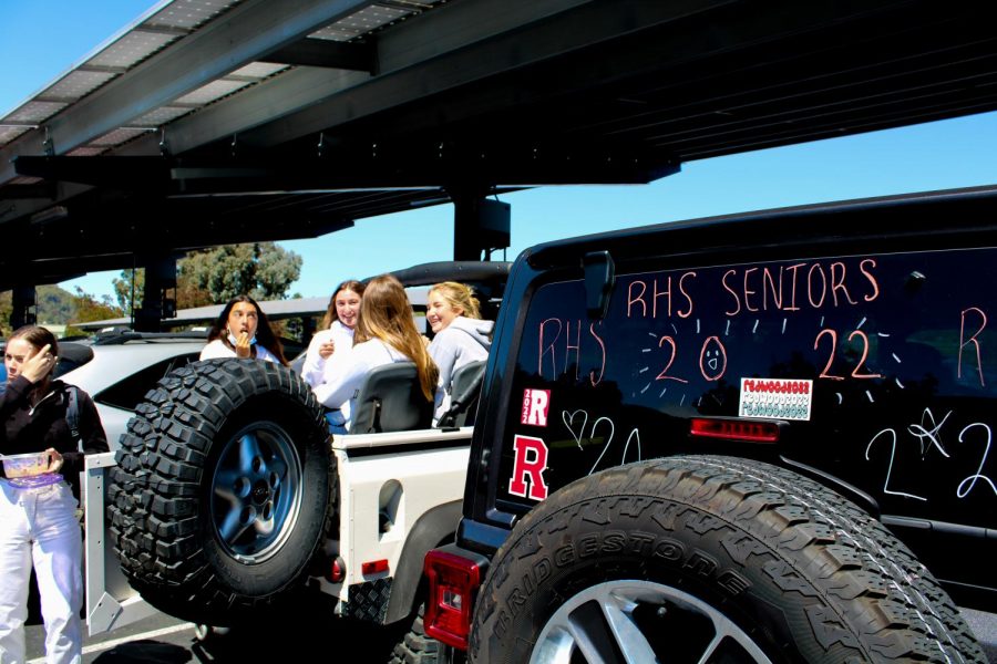 Ushering in the new school year, the decorated cars double as lunchtime gathering spots, creating a lively atmosphere of the parking lot.
