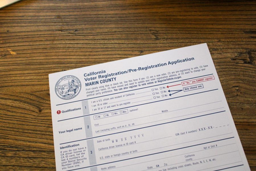 Acquiring a voter registration form can be completed at most US government services.