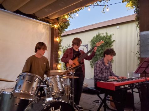 Junior trio brings jazz music to local cafe