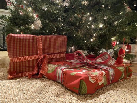 Reusable fabric wrappings add a festive touch under the tree. 