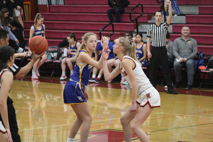 With her eye on the ball, senior Bella Hann prepares to receive the jump ball for Redwood. 
