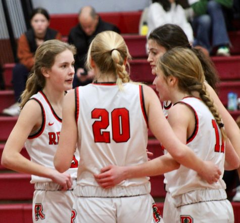 Photo Essay: Girls’ varsity basketball faces tough loss against Marin Catholic