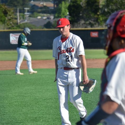Giants score six runs in fifth inning to advance to NCS Quarterfinals