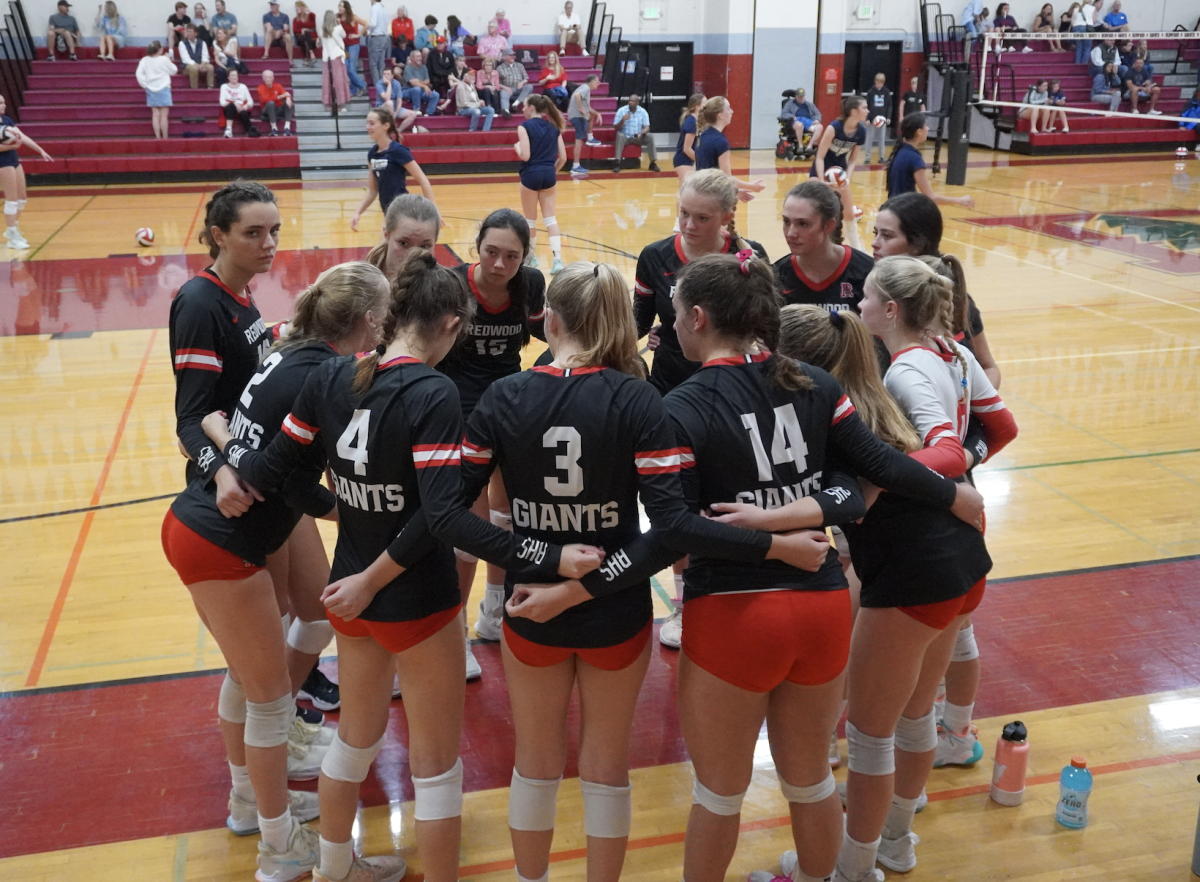Photo Essay: Varsity girls volleyball dominate in the first round of MCAL playoffs