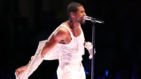 Ripping off his shirt, Usher sings “If I Ain’t Got You” harmoniously with Alicia Keys. (Photo courtesy of Variety Magazine)

