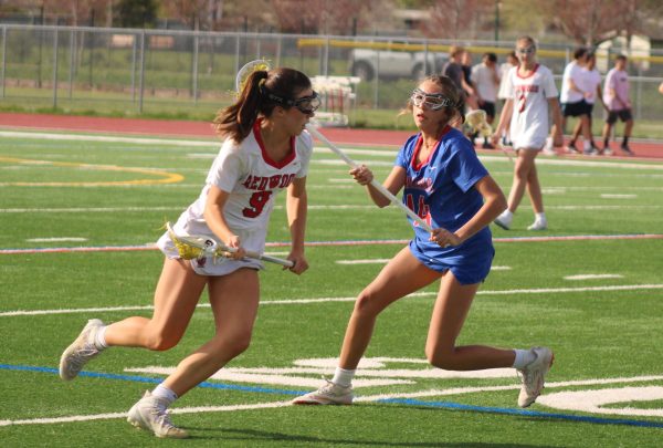 Phoebe Miller evades a defender, advancing a Giants’ attack. (Photo by Anna Youngs)