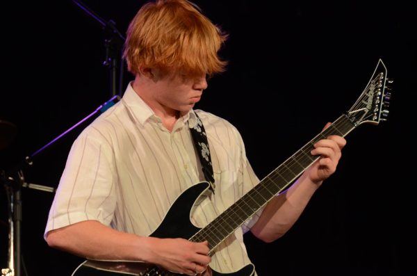 Sophomore Gunnar Niemi played electric guitar for the song “Reelin’ In The Years” by Steely Dan while Mila Mincy delivered her vocal performance.