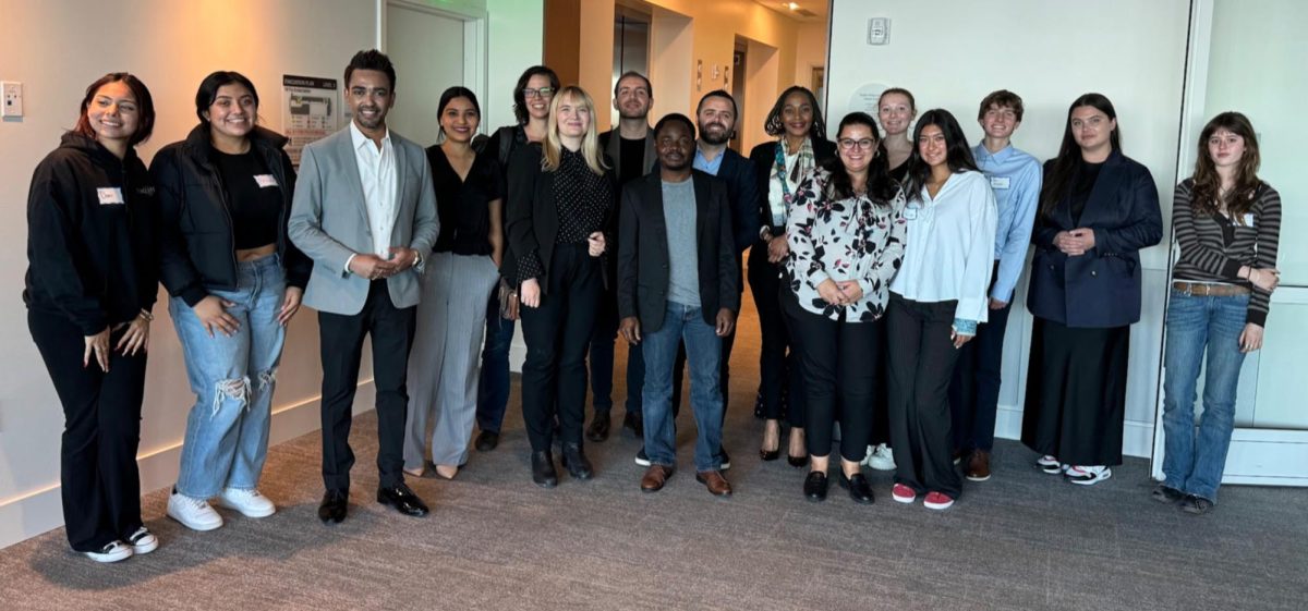 Before heading down to the main floor of the Commonwealth Club, the student journalists collect with their international mentors in a commemoratory moment. 