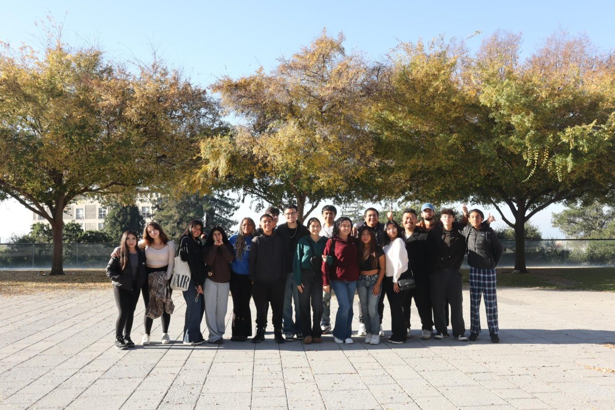 Miembros del club Latinos Unidos en su excursión a la Universidad de California Berkeley