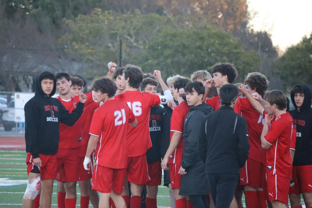 Giants huddle up after tying against the Wildcats.